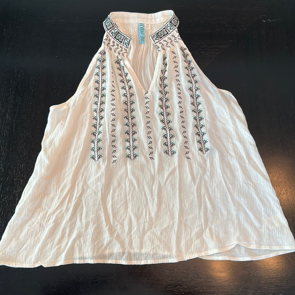 aina be embroidered top size Med Anthrolpologie